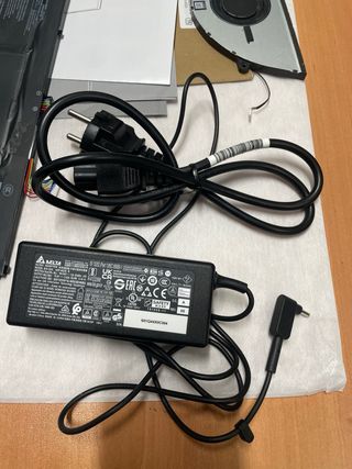 Batería y cargador portátil Acer