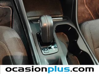 Volvo XC40 T3 Momentum Auto 120 kW (163 CV)