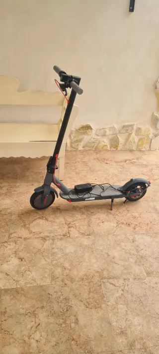 Patinete eléctrico negro
