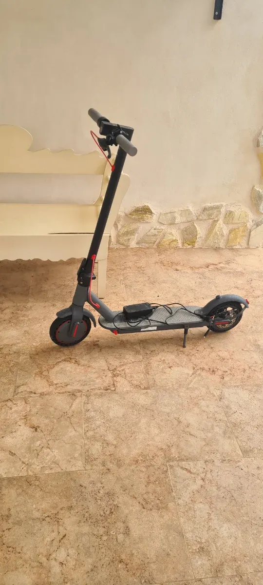 Patinete eléctrico negro