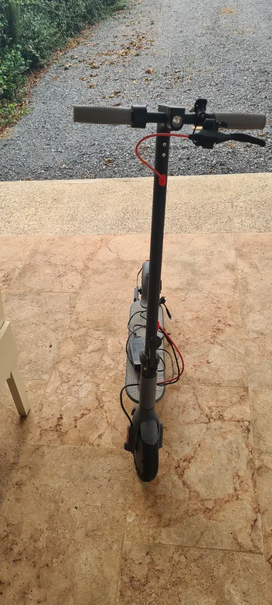 Patinete eléctrico negro