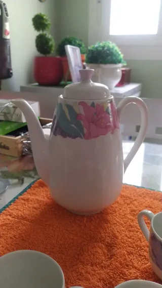 Juego de tazas y platos de café