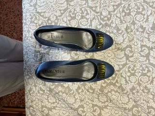 Tacones elegantes Menbur azul y dorado