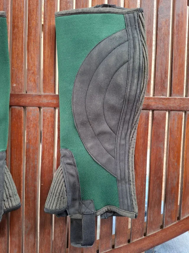 Polainas de equitación verdes y grises