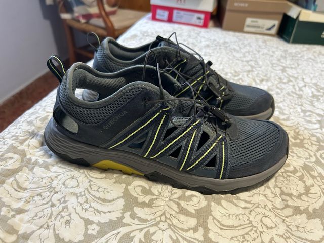 Botines Quechua grises y amarillas