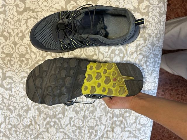 Botines Quechua grises y amarillas