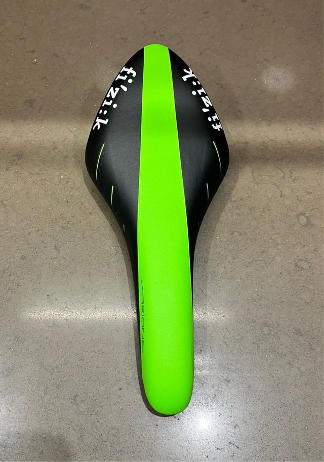 Sillín carretera Fizik Arione Negro/Verde, Nuevo.