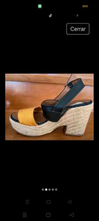 Sandalias Bimba y Lola negras y amarillas