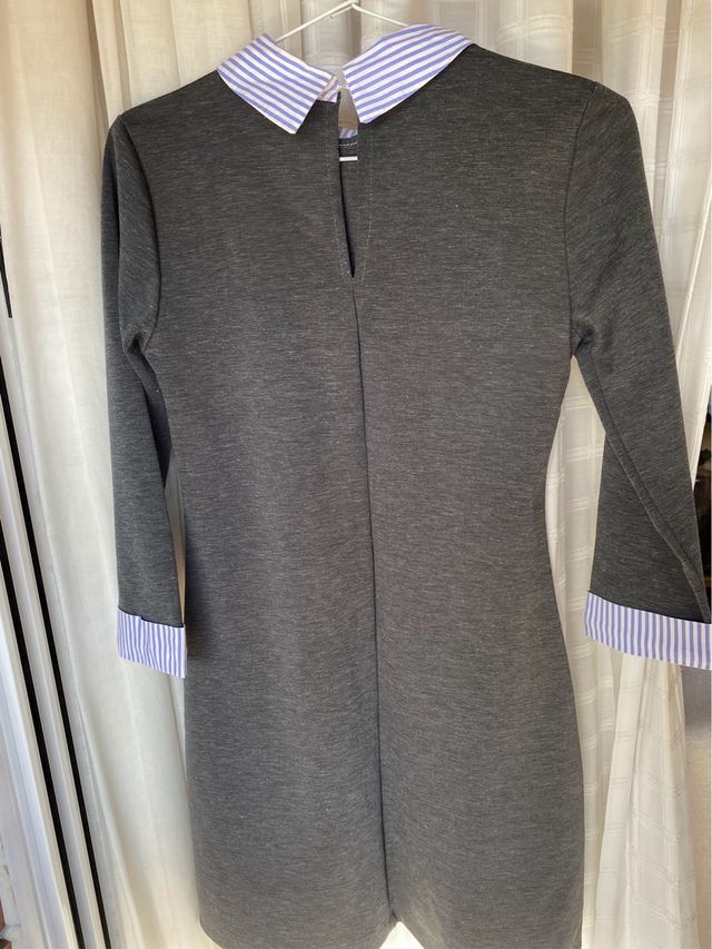 Vestido gris con cuello y puños de camisa