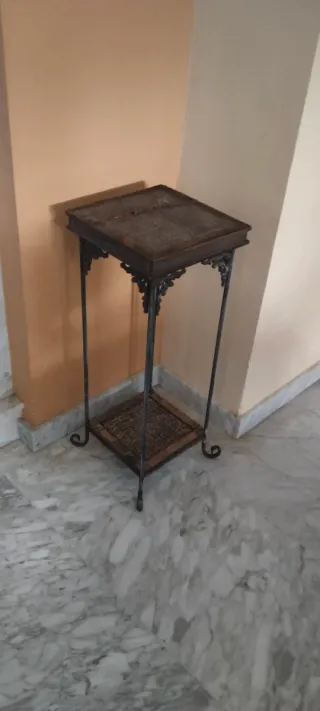 Mesa auxiliar estante forja y madera 