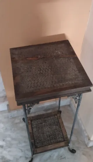 Mesa auxiliar estante forja y madera 