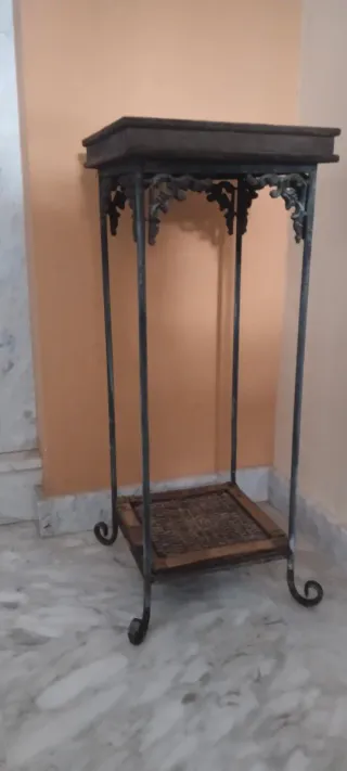 Mesa auxiliar estante forja y madera 