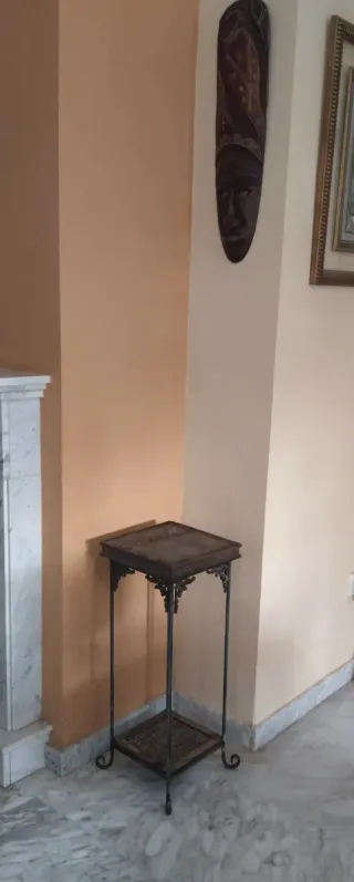 Mesa auxiliar estante forja y madera 