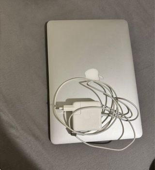 MacBook Pro 2015 256GB 16GB RAM i5 + Cargador