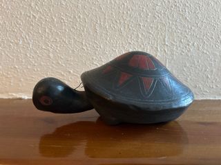 Tortuga de barro cocido artesanal