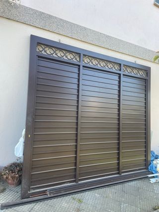 Puerta Garaje Aluminio 2,82x2,54