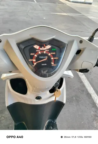 Moto Honda visión año 2014 en perfecto estado