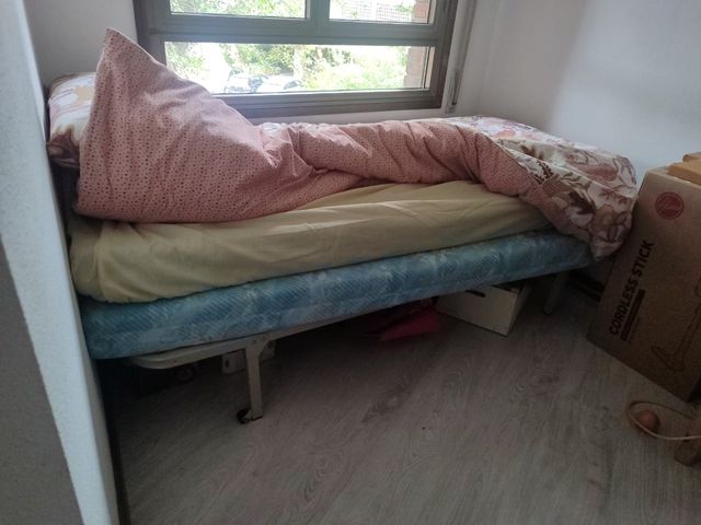 Cama individual con 2 colchones