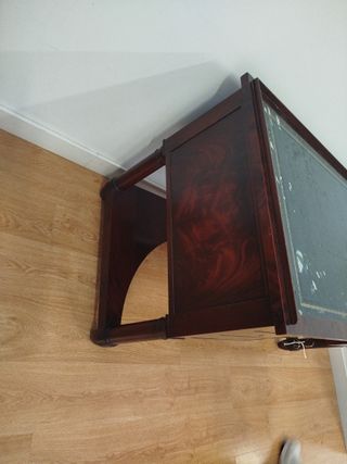 Escritorio de madera.