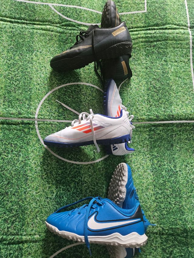 Botas de fútbol para césped artificial