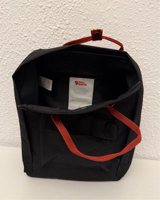 Mochila Fjallraven Negra y Rojo Burdeos