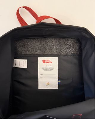 Mochila Fjallraven Negra y Rojo Burdeos