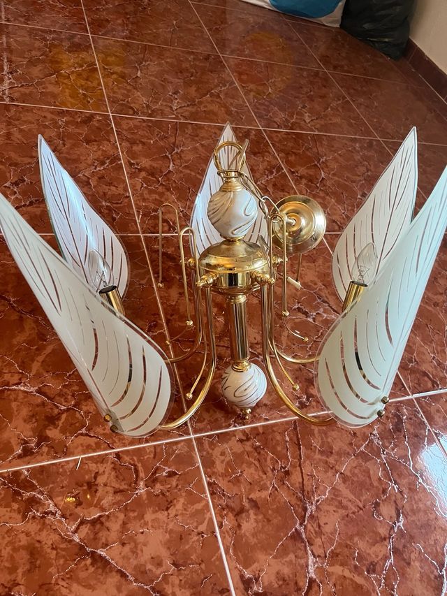 Lámpara de techo vintage dorada y blanca