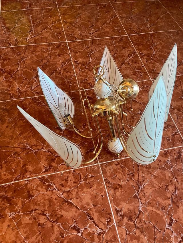 Lámpara de techo vintage dorada y blanca