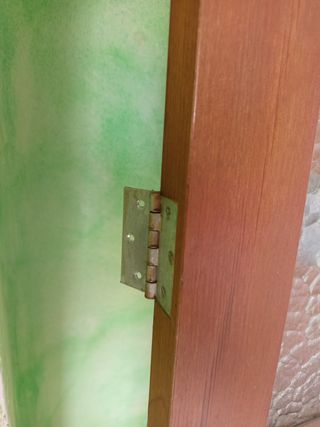 Puerta doble de madera con cristal
