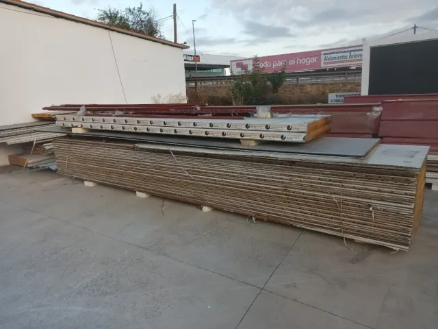 Chapa sandwich 2ª calidad. No se hace transporte.