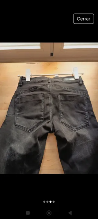 Pantalón vaquero negro efecto push up