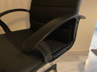 Silla de oficina negra