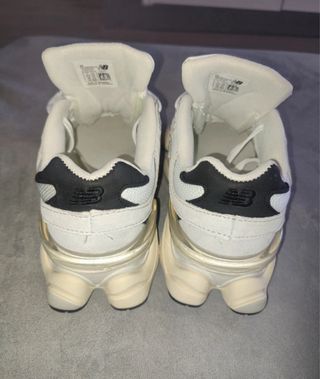 Zapatillas New Balance Beige y Negro
