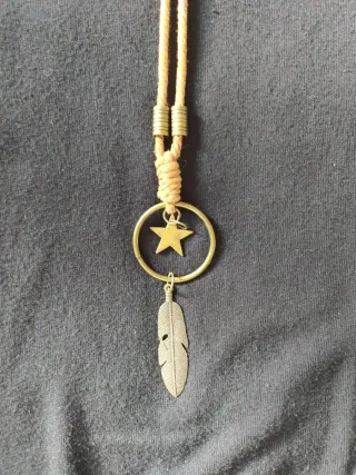 Collar largo con aro, estrella y pluma