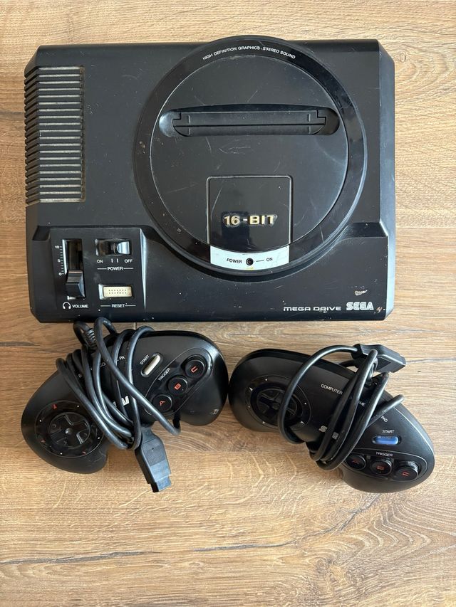 Sega Megadrive con 2 mandos