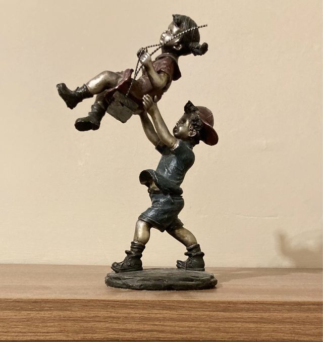 Figura niños columpio