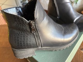 Stivaletti neri donna