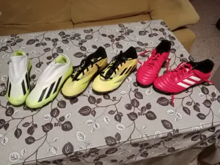3 pares de botas de fútbol Adidas