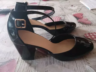 Scarpe retro tacco largo fibbia