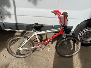 Bicicleta Monty BMX Roja y Blanca