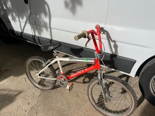 Bicicleta Monty BMX Roja y Blanca