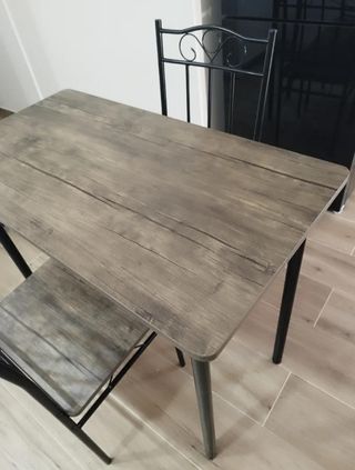 Mesa de comedor con 2 sillas