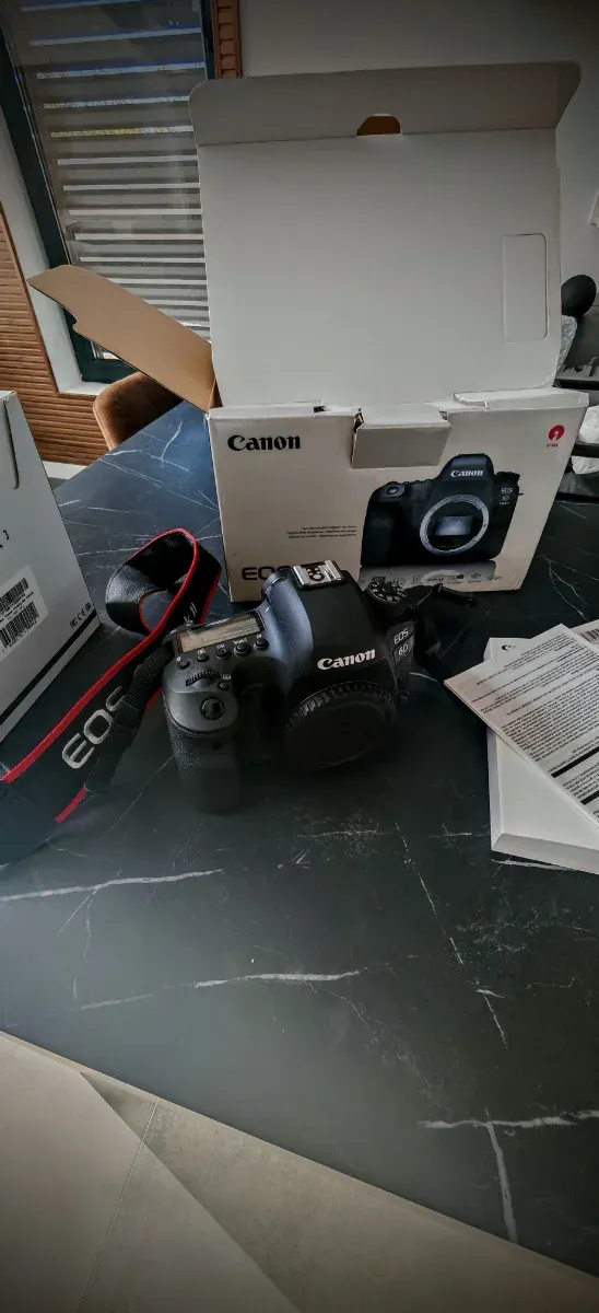 Cámara Canon EOS 6D Mark II + Objetivo + Bolsa