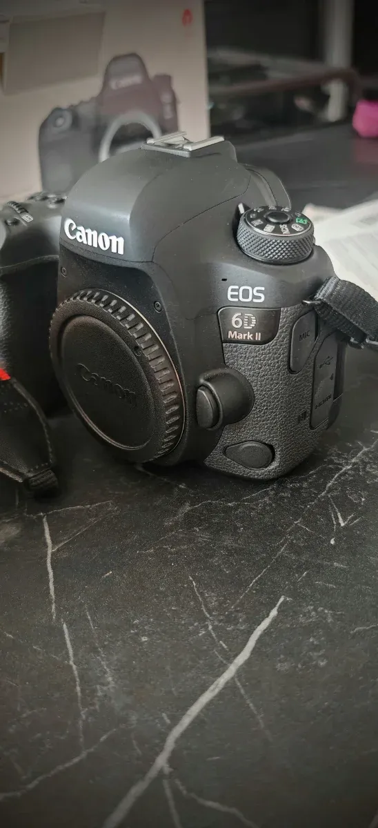 Cámara Canon EOS 6D Mark II + Objetivo + Bolsa