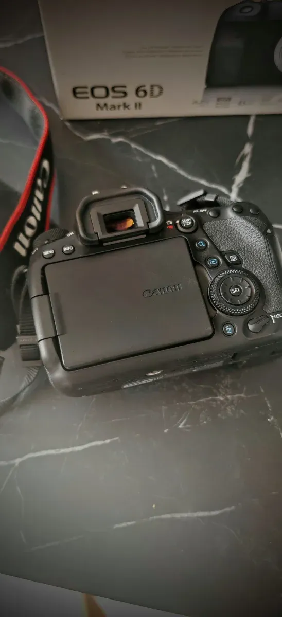 Cámara Canon EOS 6D Mark II + Objetivo + Bolsa