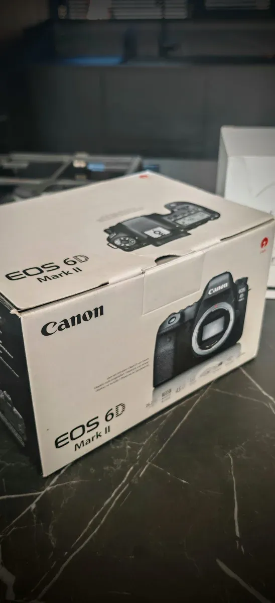 Cámara Canon EOS 6D Mark II + Objetivo + Bolsa