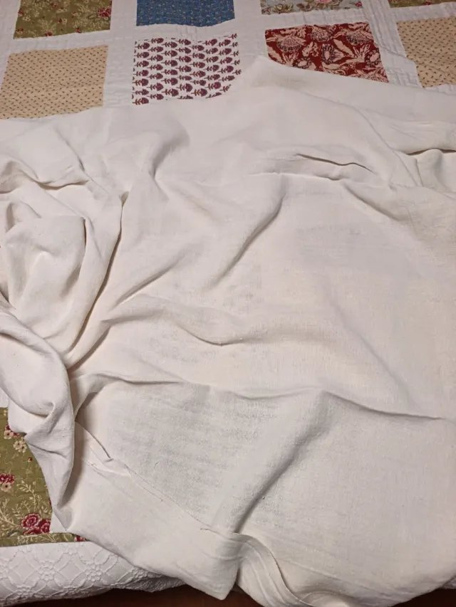 Pezzo di lino unito a metà