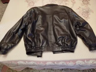 Cazadora de piel negra T. XL