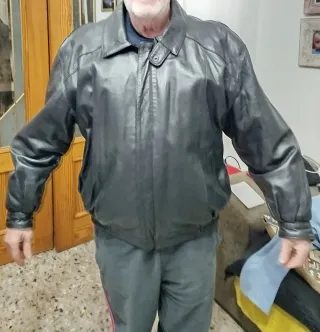 Cazadora de piel negra T. XL