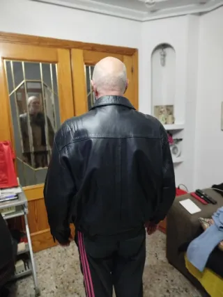 Cazadora de piel negra T. XL